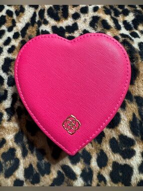 Kendra Scott Heart Jewelry Case